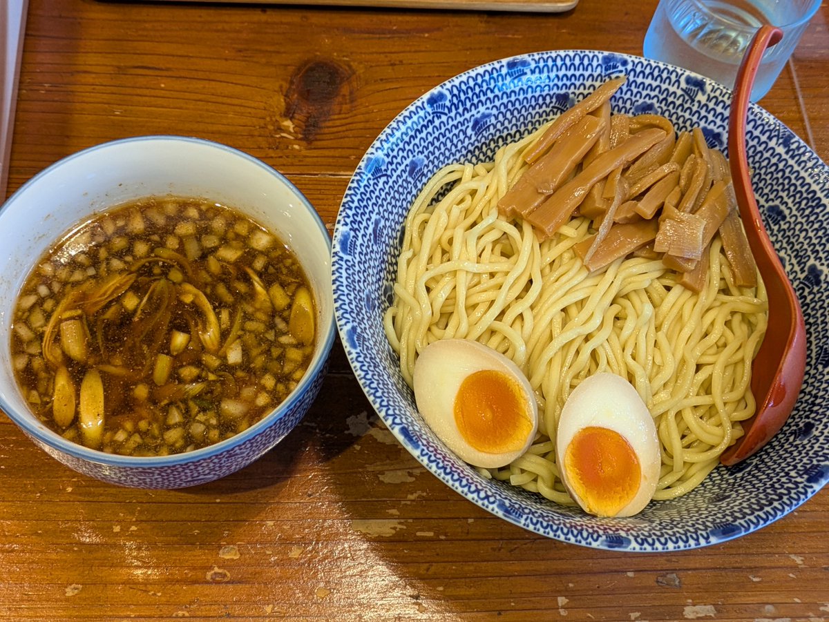 kassy503's tweet photo. 今日の麺活。弘富のつけ麺（醤油）大盛。つけ麺４連チャン😅鰮煮干の効いたつけ汁と、歯応えのある中太麺が相性バッチリで旨し😋味玉も素敵な仕上りで超旨し👍メンマもタップリでつけ汁とのコントラストが旨し😋スープ割もあっさり旨しで、本日も大大満足デシタ😋👍✨ https://t.co/I9DDLe48qq