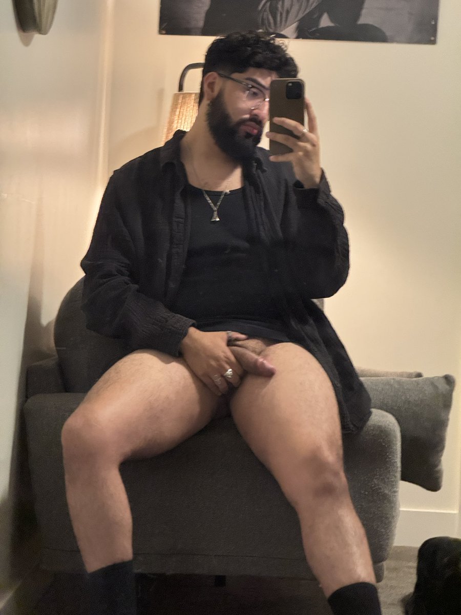 _Bad_Luck_Club_'s tweet photo. Legs anyone? https://t.co/ikYuj4tqA7
