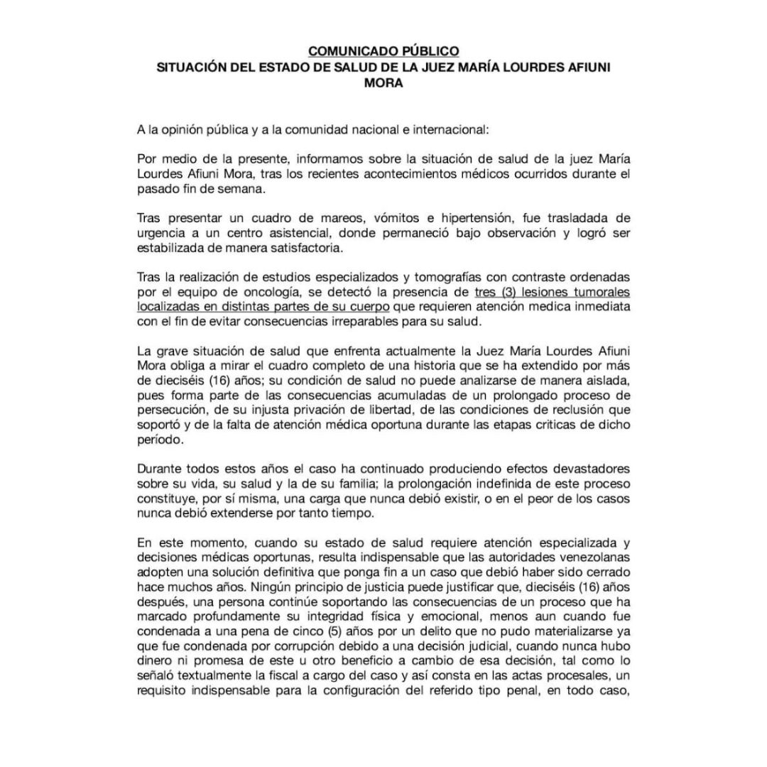 Norbey_Marin_'s tweet photo. Caso Afiuni | #7A

Tras presentar un cuadro clínico urgente caracterizado por mareos, vómitos e hipertensión, la jueza venezolana María Lourdes Afiuni fue trasladada a un centro médico donde tomografías con contraste ordenadas por oncología detectaron la presencia de tres lesiones tumorales que requieren atención inmediata. 

A través de un comunicado, su hermano Nelson Afiuni y su abogada Thelma Fernández denunciaron que su estado actual es consecuencia de más de 16 años de persecución, encarcelamiento injusto y falta de atención médica oportuna, por lo que exigieron el cese definitivo de las restricciones penales para que pueda recibir tratamiento especializado en Estados Unidos y reunirse con su hija; reclamo al que también se sumaron figuras internacionales como el senador estadounidense Rick Scott, solicitando su liberación inmediata e incondicional.