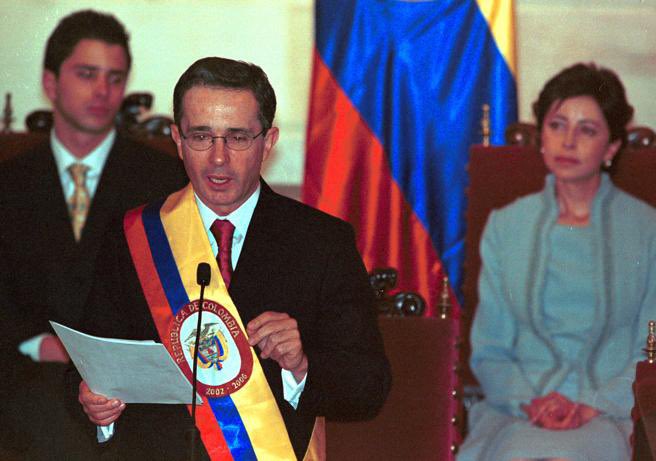 felix__bustos's tweet photo. Gracias presidente Uribe ( @AlvaroUribeVel ) por que por su legado esta patria será salva de las garras del terrorismo y de la oscuridad del comunismo. 

Eterno presidente de Colombia, eterno comandante en jefe de nuestras fuerzas militares y de policía. https://t.co/rAPJl1YjL2