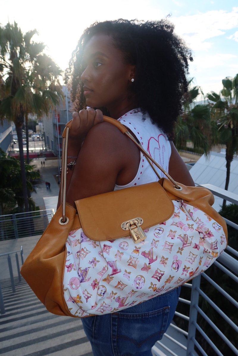 GUACAWOLE's tweet photo. Me too!! I be hype when she wears it cause it was one of her gifts last Christmas. 2008 LV x Richard Prince almost 20 years old &amp; I found one in mint condition. I love its shape, reminds me of a croissant 🥐 https://t.co/y2bIWbi0MT