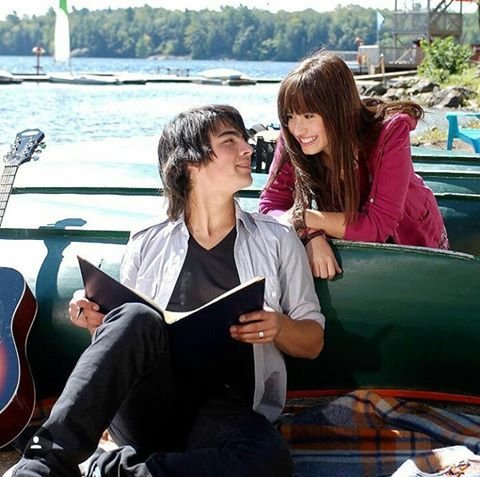 MissBlackstairs's tweet photo. Mitchie and Shane in all their facets.
#CampRock #CampRock2 https://t.co/TRe8fGOXM2