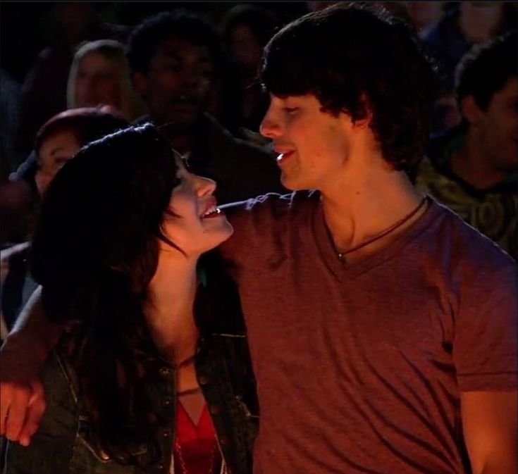 MissBlackstairs's tweet photo. Mitchie and Shane in all their facets.
#CampRock #CampRock2 https://t.co/TRe8fGOXM2
