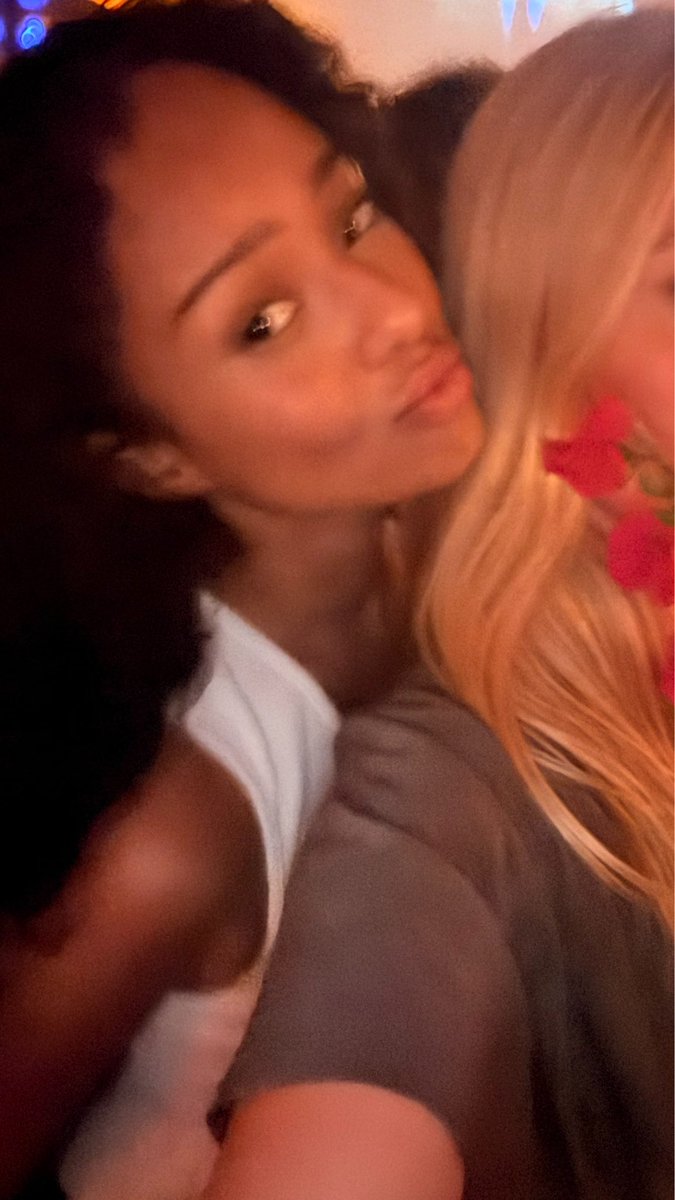 danonsjimin's tweet photo. SHE LOOKS SO FAWKING GOODD AHH I MISSED HER SO BADD https://t.co/VoGstwq4H3