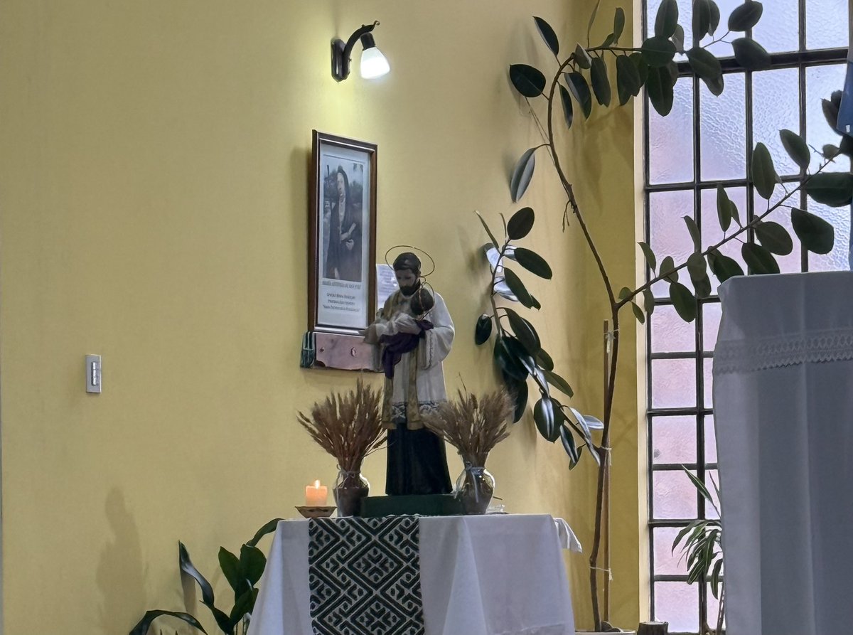GiovanettL's tweet photo. Como cada 7 de agosto compartimos con la comunidad católica y el Padre Daniel la Misa de San Cayetano, en el #BarrioParqueIndustrial junto a @lukitasmaterre quien trabaja mancomunadamente con ellos en el barrio.
@DDHH_RI_CI @munineuquen https://t.co/WyXUfD1YCA