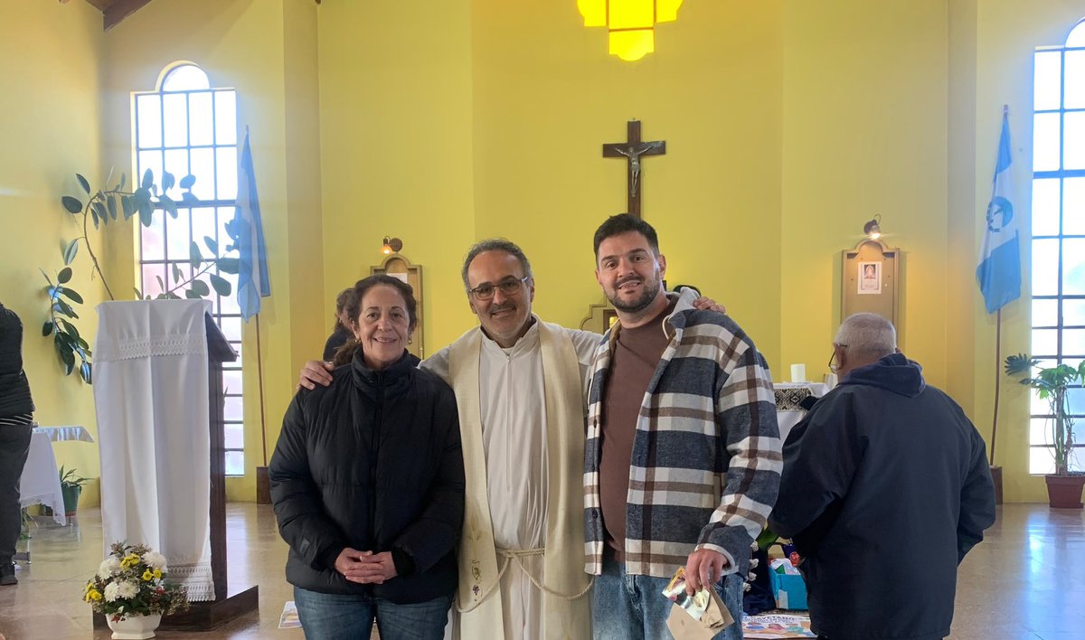 GiovanettL's tweet photo. Como cada 7 de agosto compartimos con la comunidad católica y el Padre Daniel la Misa de San Cayetano, en el #BarrioParqueIndustrial junto a @lukitasmaterre quien trabaja mancomunadamente con ellos en el barrio.
@DDHH_RI_CI @munineuquen https://t.co/WyXUfD1YCA