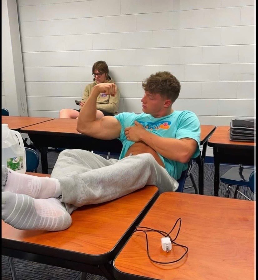 str8studbros's tweet photo. Professor pays him to take his class &amp; you know he gets straight A’s 😵‍💫🤤🤤🤤💪💪 https://t.co/QbrMEt9ze1
