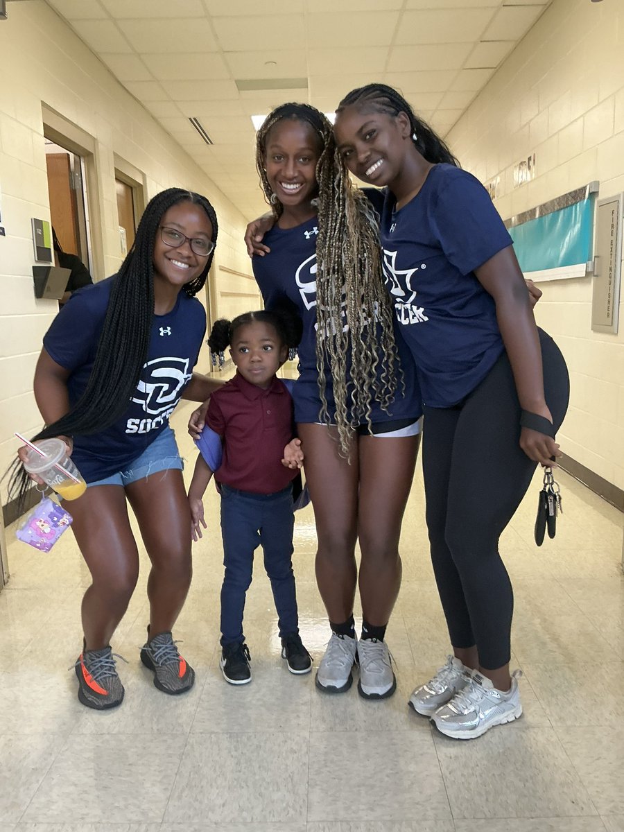 southernu_wso's tweet photo. The ladies spent some time in the community as EBR started their school year. Wishing all students &amp; families the best! https://t.co/SPgKD2OiIm