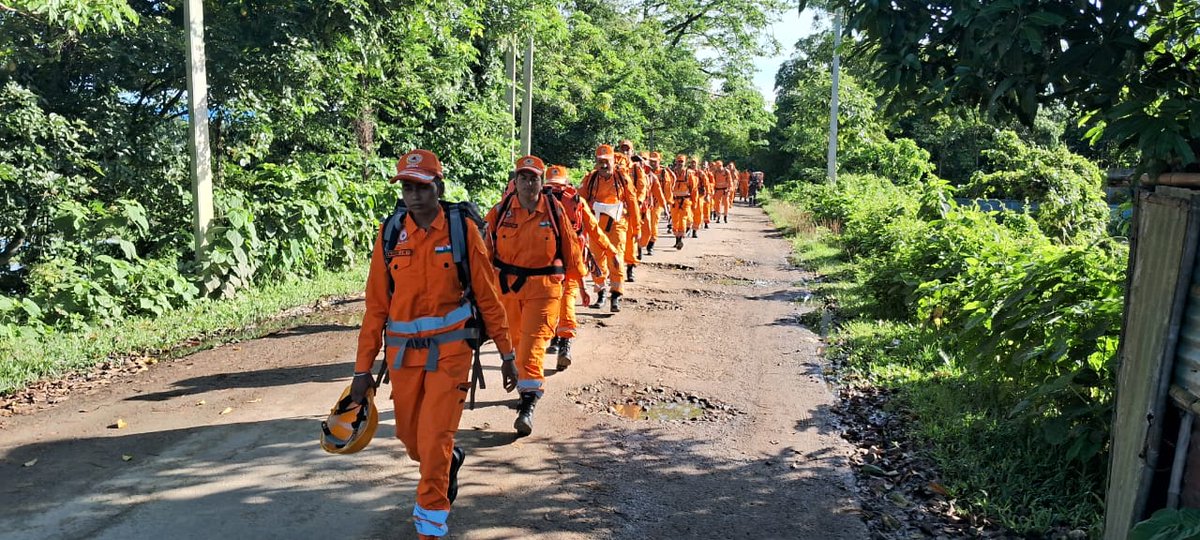 01NDRF's tweet photo. 1st Bn #NDRF personnel on a Route March—sharpening discipline, teamwork, and operational readiness. Rain or shine, we stand prepared to serve whenever disaster strikes. 🌧️☀️
#ReadyToRespond #NDRF #DisasterResponse #DutyFirst
@NDRFHQ https://t.co/sF9N14VfgX