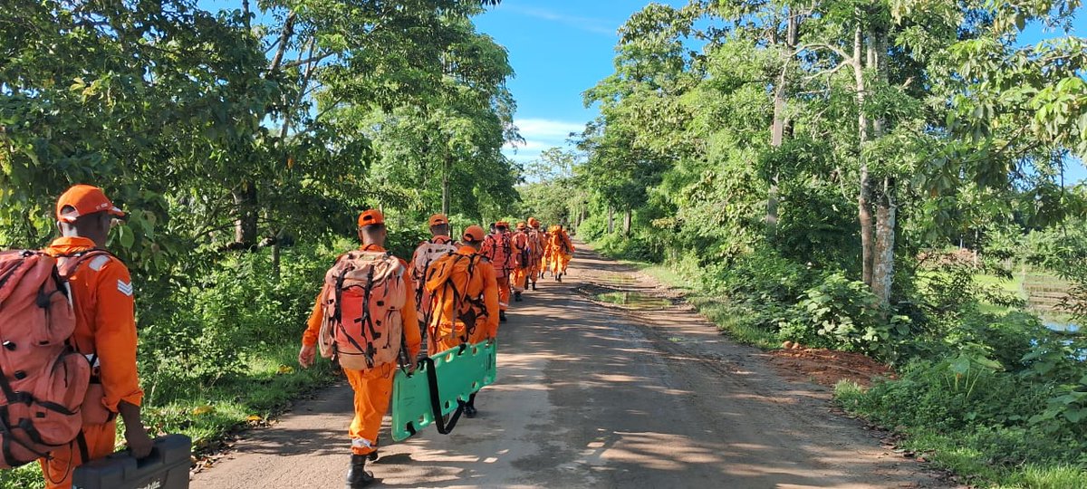 01NDRF's tweet photo. 1st Bn #NDRF personnel on a Route March—sharpening discipline, teamwork, and operational readiness. Rain or shine, we stand prepared to serve whenever disaster strikes. 🌧️☀️
#ReadyToRespond #NDRF #DisasterResponse #DutyFirst
@NDRFHQ https://t.co/sF9N14VfgX