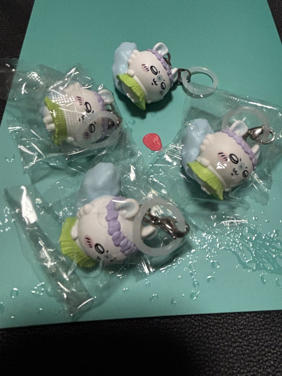 ho_____ko's tweet photo. こつこつと時間を作っては
ちいかわの映画に行き
入場特典のめじるしチャームを楽しみにしていたのだけど…
結果、モモンガ４匹が大集合しただけだった…
入場特典ってモモンガだけだったのかな 泣 https://t.co/9gEXIIPo9f