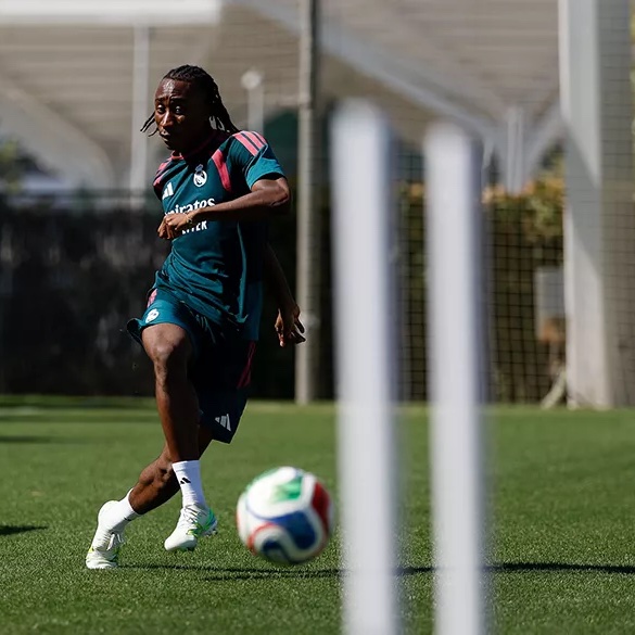 theMadridZone's tweet photo. 🇨🇮 Yan Diomande is training alone at Valdebebas directly after his medicals.

Ready to go! 🔥🔥🔥 https://t.co/ybj69lcCkr