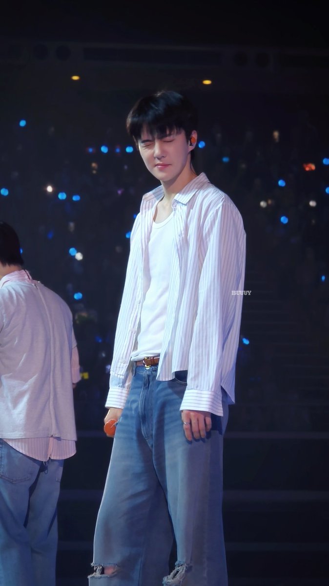 OhBuuuy's tweet photo. 260726 EXO PLANET #6 – EXhOrizon in SINGAPORE

😉😉😉

#SEHUN #세훈 
#엑소 #EXO 
#EXhOrizon_in_Singapore #EXhOrizon https://t.co/Q336S8isjm