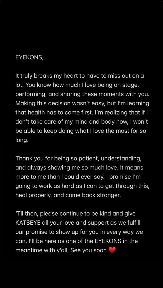 npomvtt's tweet photo. Sophia (KATSEYE) anuncia hiatus para cuidar de sua saúde mental e bem-estar:

“Parte meu coração ter que ficar de fora de tanta coisa. Vocês sabem o quanto eu amo estar no palco, me apresentar e compartilhar esses momentos com vocês. Tomar essa decisão não foi fácil, mas estou aprendendo que a saúde precisa vir em primeiro lugar. Estou percebendo que, se não cuidar da minha mente e do meu corpo agora, não conseguirei continuar fazendo por muito tempo aquilo que mais amo.”