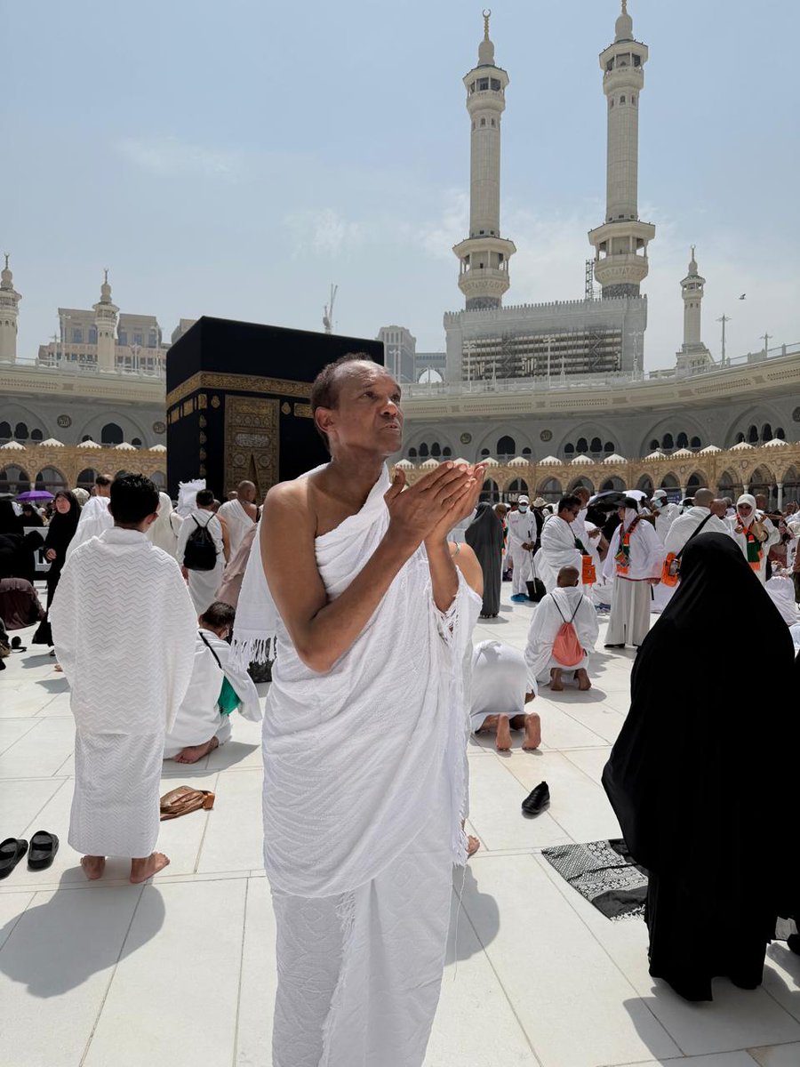 ClimateEnvoyKe's tweet photo. In #Mecca performing #Umra. Spiritual nourishment is essential to sustained productivity. When we make space for reflection, purpose and inner renewal, we return to our work with greater clarity, resilience and effectiveness. https://t.co/P2zBjWJpgi
