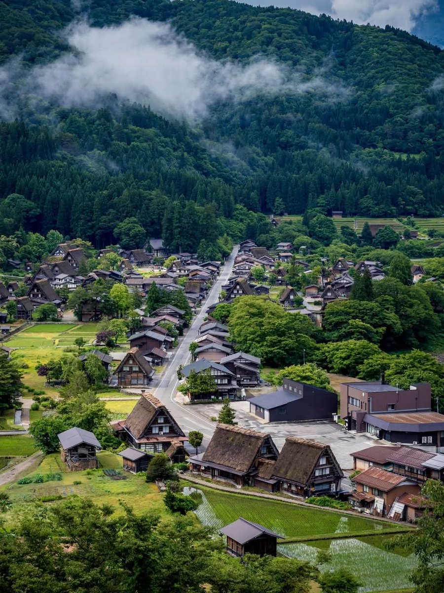 SeascapeNature's tweet photo. Shirakawa-go, Japan 🇯🇵 https://t.co/0Gn7YzJfAY