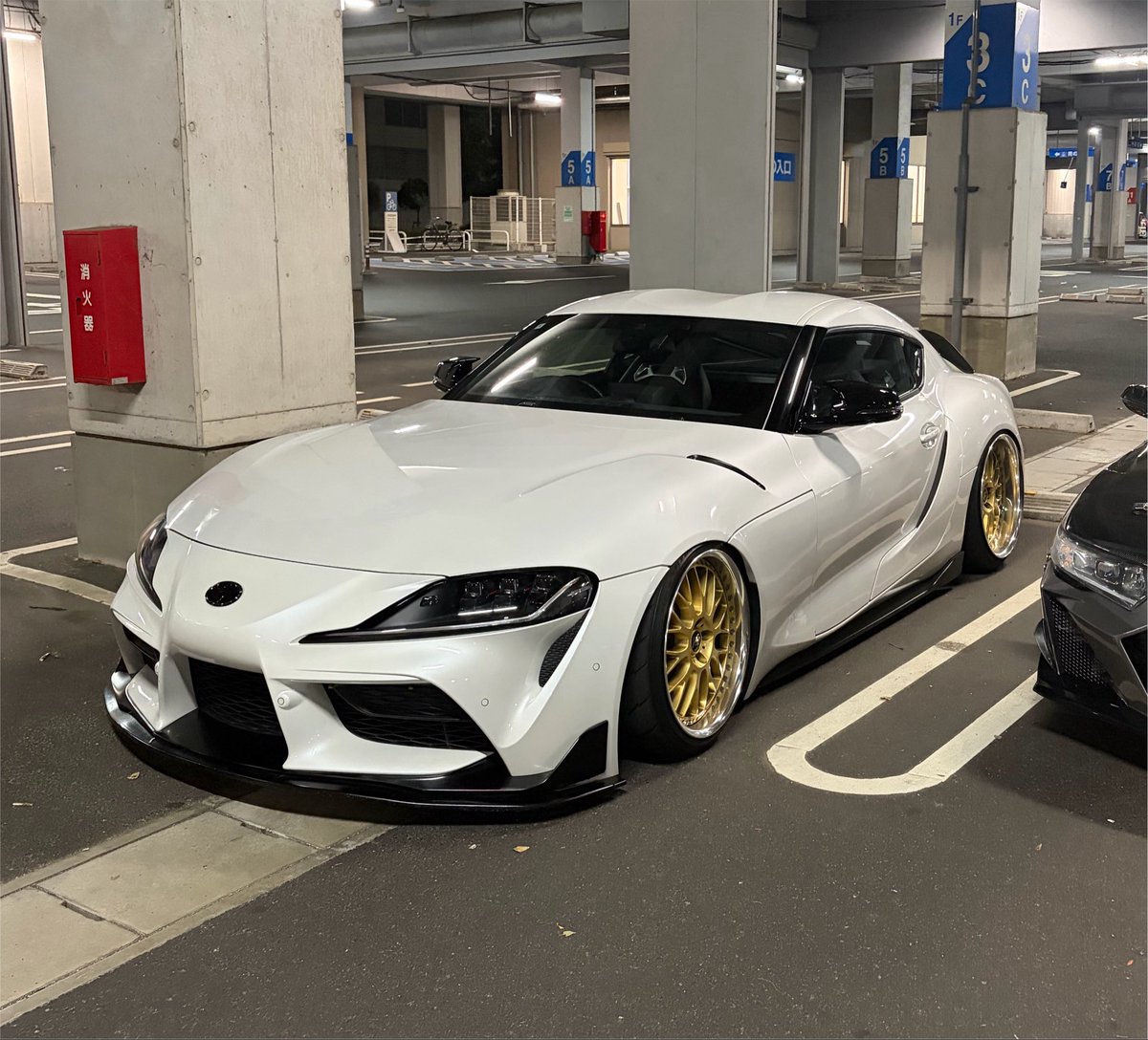 Tom90s_'s tweet photo. 車高下げました！
もうどこにも行けません！打倒エアサス https://t.co/96Xn1ticXL