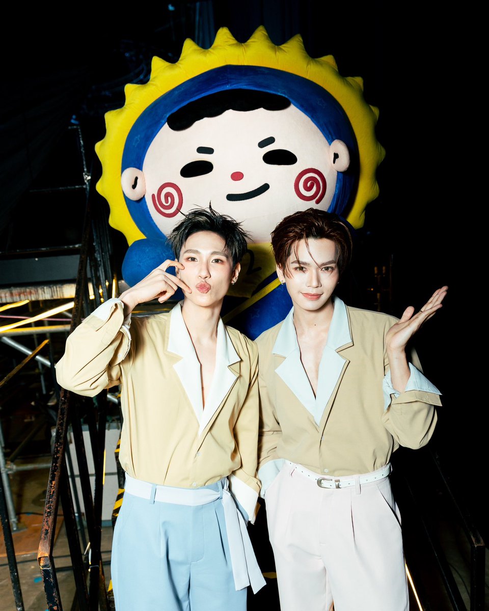 jummo__gmmtv's tweet photo. โม่ล้อ เอ้ย โอ๋คนแงๆเยียบย้อย! มาเลยเข้ามามาดูโคโยตี้ !!! 
#JuniorMarkConcertD1
#JUMMO @jnnrrs @Markjrtn https://t.co/C7RYzfDSdM