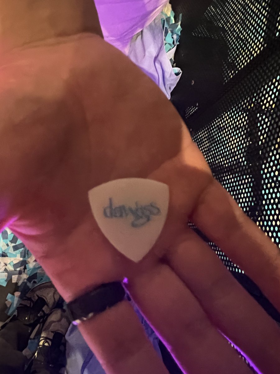daunted_08's tweet photo. Photos/Recording were allowed!
Here are some photos from my seat. 

The bassist threw their pick towards me (I swear it was to me) but it landed short and the person to my left got it. So I only have a picture of it :( https://t.co/P5QrEoTBpF