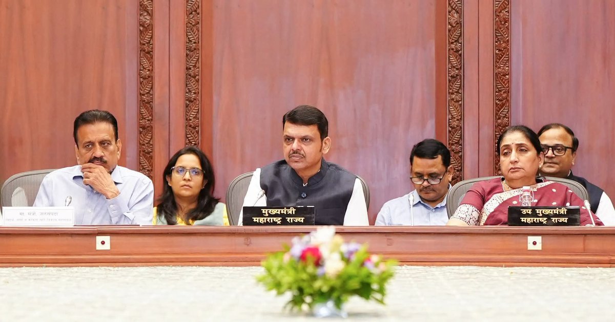 girishdmahajan's tweet photo. 📍सह्याद्री अतिथीगृह, मुंबई

आज माननीय मुख्यमंत्री श्री. देवेंद्रजी फडणवीस यांच्या अध्यक्षतेखाली सिंहस्थ कुंभमेळा २०२७ तयारीचा सविस्तर आढावा घेण्यात आला.

सिंहस्थ कुंभमेळा हा महाराष्ट्राच्या प्रतिष्ठेचा विषय आहे. ₹३४,७३२ कोटींच्या विकास आराखड्यातील सर्व कामे निर्धारित वेळेत, उच्च दर्जाची आणि पारदर्शक पद्धतीने पूर्ण करण्यासाठी आवश्यक त्या सूचना देण्यात आल्या. भाविकांना सुरक्षित, स्वच्छ आणि आधुनिक सुविधा उपलब्ध करून देण्यासाठी सर्व विभागांनी समन्वयाने काम करून तयारीला अधिक गती देण्यावर भर देण्यात आला.

१२ कोटींहून अधिक भाविकांच्या सोयीसाठी पायाभूत सुविधा, वाहतूक, स्वच्छता, डिजिटल व्यवस्था आणि सुरक्षा यांचे नियोजन प्रभावीपणे पूर्ण करण्यासाठी राज्य शासन कटिबद्ध आहे. सिंहस्थ कुंभमेळा २०२७ भव्य, दिव्य आणि संस्मरणीय करण्यासाठी आम्ही सर्वजण पूर्ण क्षमतेने कार्यरत आहोत.

या बैठकीस उपमुख्यमंत्री श्रीमती सुनेत्राताई पवार, अन्न व औषध प्रशासन मंत्री श्री. नरहरी झिरवाळ, आमदार श्री. राहुल ढिकले, आमदार सौ. सीमा हिरे, आमदार सौ. देवयानी फरांदे, आमदार सौ. सरोज आहिरे, आमदार श्री. हिरामण खोसकर, विभागीय आयुक्त श्री. प्रवीण गेडाम, कुंभमेळा आयुक्त श्री. शेखर सिंह, महापौर सौ. हिमगौरी आडके, महापालिका आयुक्त श्रीमती मनीषा खत्री तसेच संबंधित विभागांचे वरिष्ठ अधिकारी आणि लोकप्रतिनिधी उपस्थित होते.

#Maharashtra #KumbhMela2027 #Nashik #DevendraFadnavis
#GirishMahajan 

@Dev_Fadnavis @SunetraA_Pawar @Narhari_Zirwal @PharandeDevyani @MlaSeemaHiray @AdvRahulDhikale @SarojAhire113 @khoskar @himgauriaher