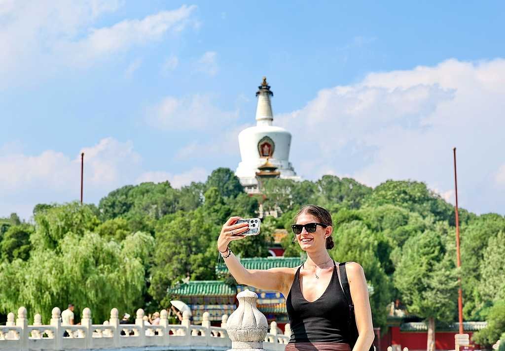 ChinaEmbEsp's tweet photo. ¿La tendencia de este verano? ¡“China Cool”! Viajar a China es más fácil de lo que imaginas
https://t.co/QPEqa79wVF https://t.co/I6SpOegpCN