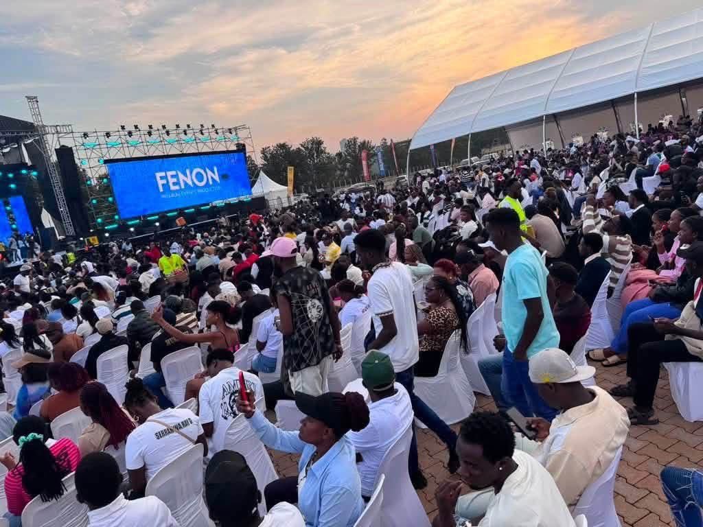 djalberto43's tweet photo. If you know you know!
@Ray_G_official is him!
Thank you all for showing up.
Love ,Love,Love!
#RayGLiveInKololo https://t.co/x1JZubdOKV