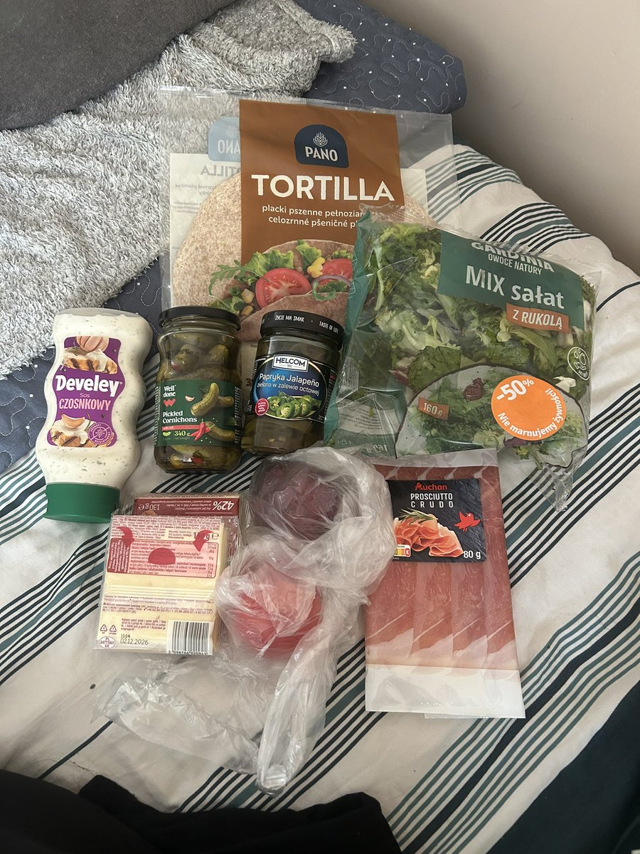 aspxea's tweet photo. todays meal ingredients <3 https://t.co/sL7rIpp7Nw