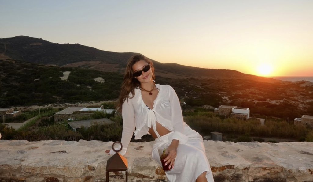 TvDunyasii's tweet photo. #AfraSaraçoğlu 😍 https://t.co/E2A2HASuHu