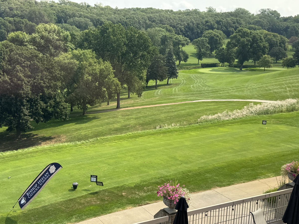 BHCS_Athletics's tweet photo. Beautiful day for the #GoldClub golf outing! Appreciate @SCCountryClub hosting this great event https://t.co/eERT8G42gx