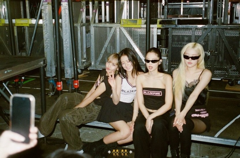 lunaenbleu's tweet photo. 🖤💗 10 YEARS WITH BLACKPINK 💗🖤

10 years of music, memories, iconic moments, and countless reasons to smile. From the very beginning until now, you’ve given us a journey we’ll always treasure. 🥹✨

Thank you, JISOO, JENNIE, ROSÉ & LISA, for your music, your hard work, your passion, and for making BLACKPINK a part of our lives. 🖤💗

Here’s to everything we’ve experienced together and to all the beautiful moments still waiting for us. ♾️

HAPPY 10TH ANNIVERSARY, BLACKPINK! 🖤💗
WE’LL ALWAYS BE YOUR BLINKS. 🥂✨

DECADE WITH BLACKPINK
#BLACKPINK10thAnniversary #BLACKPINK_FOURever
#10YearsWithBLACKPINK 
#10주년_블랙핑크_포에버 @BLACKPINK