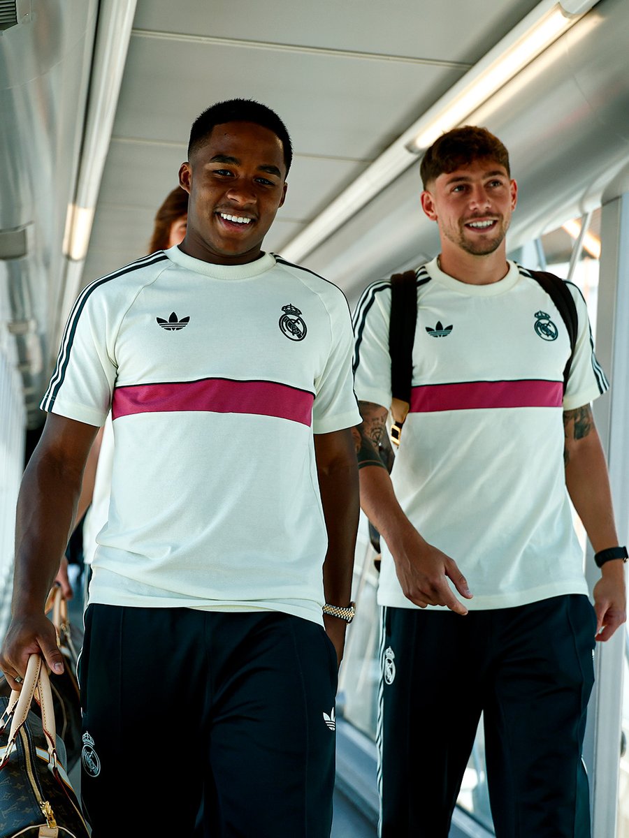 realmadrid's tweet photo. 🔛✈️💪 https://t.co/6O5zwASOkA