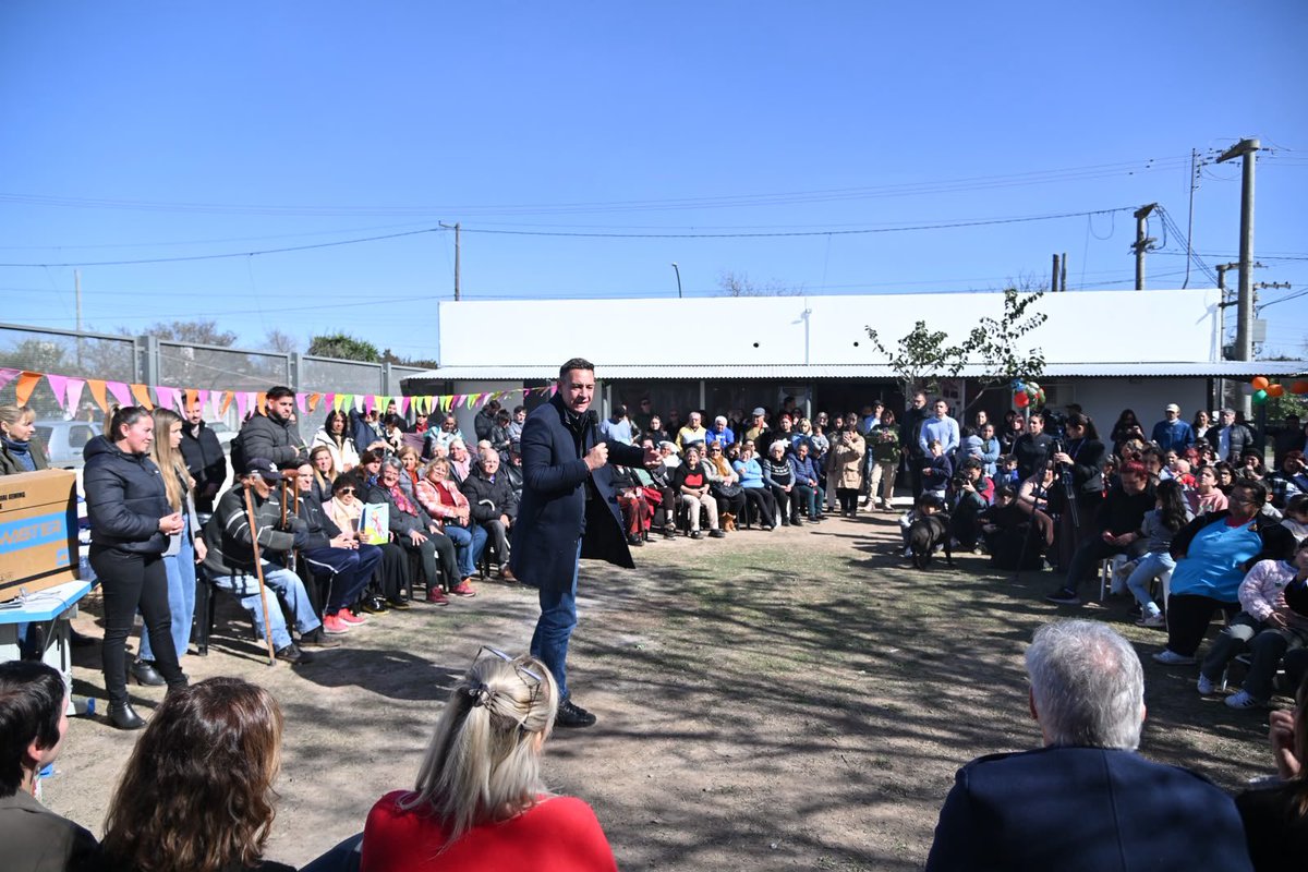 miguelsiciliano's tweet photo. RENOVAMOS ESPACIOS PARA CUIDAR Y ACOMPAÑAR

Junto al gobernador @MartinLlaryora inauguramos la puesta en valor del Centro Integral para Personas Mayores y del Centro de Cuidado Infantil de Ampliación Cabildo, dos espacios de cuidado y encuentro muy importantes para la comunidad.

Estas obras forman parte del programa #Cimientos, con el que estamos mejorando lugares que todos los días reciben, acompañan y contienen a niños, niñas y personas mayores, para que puedan desarrollar sus actividades en mejores condiciones.

Y lo hacemos a través de cooperativas de trabajo, porque mientras ponemos en valor espacios que utilizan nuestros vecinos, también generamos oportunidades. 

Seguimos construyendo una Córdoba que cuida a su gente, genera trabajo y no deja de ir para adelante.

#HacerParaCrecer