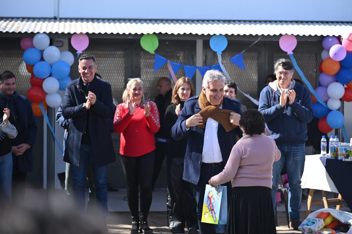 miguelsiciliano's tweet photo. RENOVAMOS ESPACIOS PARA CUIDAR Y ACOMPAÑAR

Junto al gobernador @MartinLlaryora inauguramos la puesta en valor del Centro Integral para Personas Mayores y del Centro de Cuidado Infantil de Ampliación Cabildo, dos espacios de cuidado y encuentro muy importantes para la comunidad.

Estas obras forman parte del programa #Cimientos, con el que estamos mejorando lugares que todos los días reciben, acompañan y contienen a niños, niñas y personas mayores, para que puedan desarrollar sus actividades en mejores condiciones.

Y lo hacemos a través de cooperativas de trabajo, porque mientras ponemos en valor espacios que utilizan nuestros vecinos, también generamos oportunidades. 

Seguimos construyendo una Córdoba que cuida a su gente, genera trabajo y no deja de ir para adelante.

#HacerParaCrecer