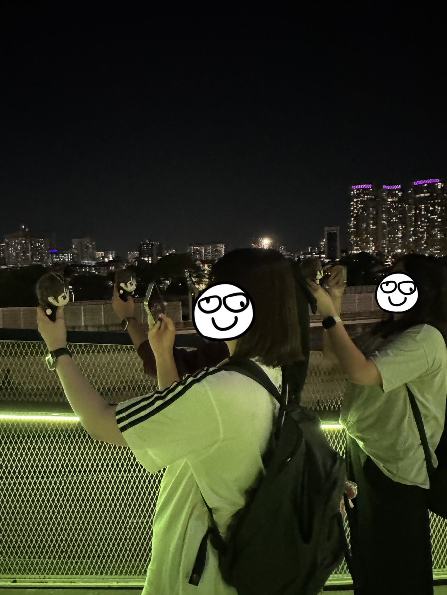 ZLau1002's tweet photo. KLCCの近く、本当に暑い過ぎる🥵
人もたくさん🫠どうやって安全に道を渡るの���問題です🙂‍↕️でもそれも体験ですね

2.どこへもぬいさやかを連れて行った🌈

3.車で彩ちゃんのソングを放送して、ノリノリしてた4人たち

4.ナイトマーケットのジュース美味しかった
 #さやか活  #山本彩 https://t.co/0JPluB3Bt5