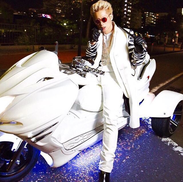 ryoryo4267's tweet photo. ROCKYなにしてんだよ
女守るのがWhite Rascalsだろ https://t.co/3h28mJsnaN