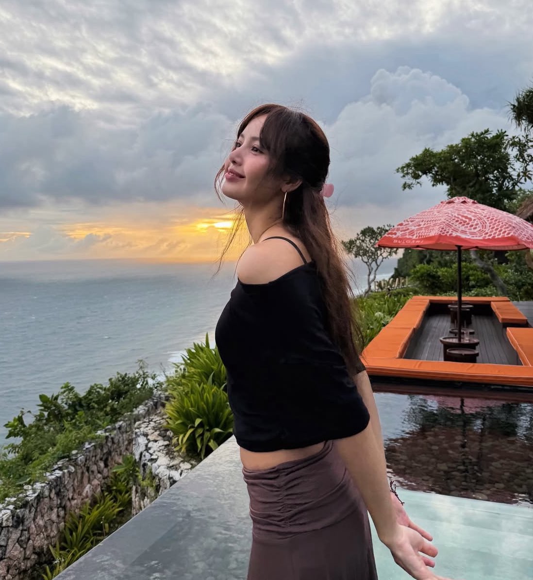 TeamLisaPH's tweet photo. To our Lalisa,

10 years. Such a long span of time. While some may have encountered you in later stages of your life, many of us have grown up with you, watching you evolve as an artist and as a person.

As someone who has been here since the beginning, supporting you with heartfelt sincerity since your pre-debut days, we have watched you grow from a member of BLACKPINK into a CEO, Founder, and Soloist under your own label. We would like to congratulate you for overcoming countless challenges as a foreign artist and reaching such great heights in the industry, leaving behind a remarkable legacy under your own name.

We genuinely hope that in the years to come, you continue to prosper in whatever path you choose. Above all, we hope you will always be happy and safe, and that you continue moving forward with a confident and passionate heart, surrounded by genuine love and support.

To more years with you, Lisa.

@wearelloud ALWAYS WITH LISA #10YearsWithBP_LISA