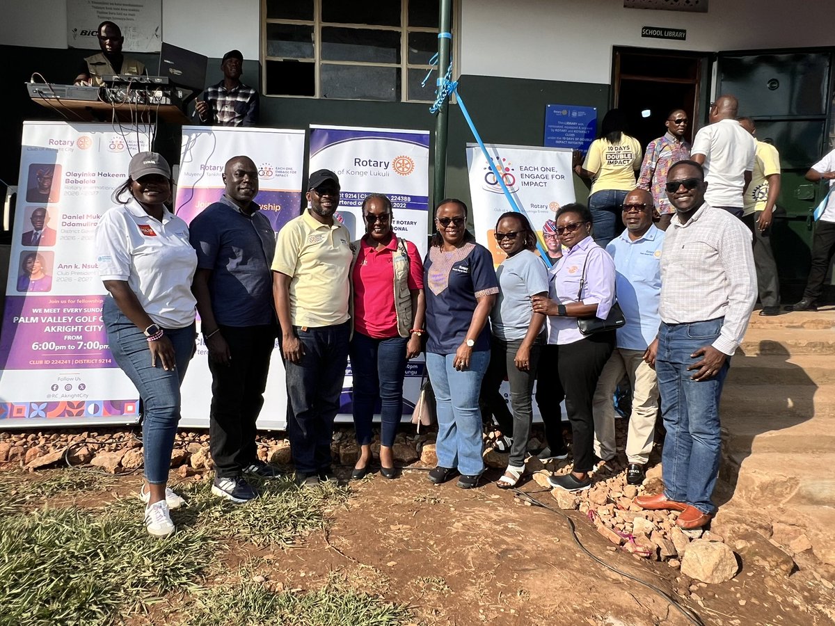 MuyengaBreeze's tweet photo. Today, @MuyengaBreeze joined @KongeLukuli @rcmx88 @RotaractClubVU @RctMuyengabree and Rotaract clubs across @rotaryd9214 at Kansanga Primary School to handover an equipped and restocked school library under the #10DaysOfDoubleImpact initiative.
#KilaMtuAwajibike https://t.co/KijT0vJqqF