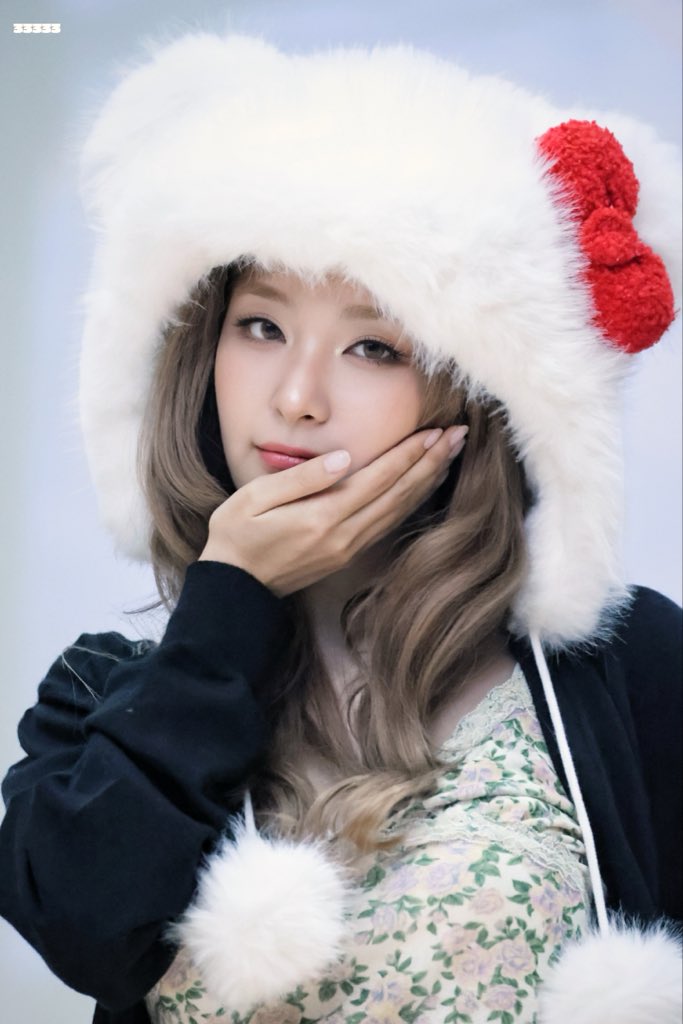 Imnot33_'s tweet photo. 260807 Berriz 팬싸

熊 毛绒绒🫳🏻

#슬기 #SEULGI https://t.co/VV9Z10dR8w