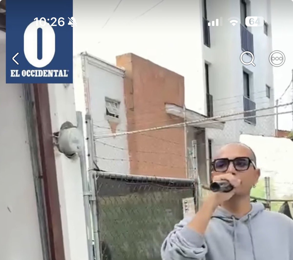 Carlosx0ct's tweet photo. @omar_comunica Y este joven de lentes, por ejemplo, al menos yo nunca lo había visto en la colonia. No me dejarán mentir mis vecinos: quienes llevamos años aquí sabemos quiénes participan de forma cotidiana y quiénes aparecieron justo cuando comenzó este conflicto. https://t.co/g8exWeQvzu