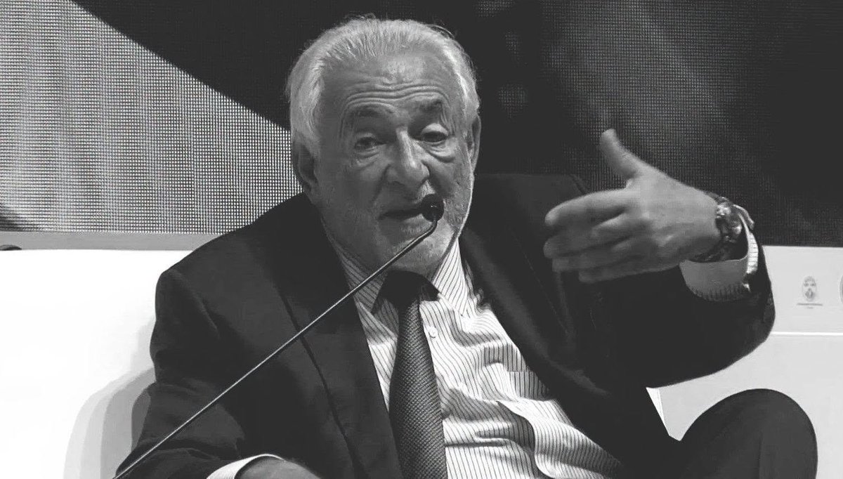 DSK_Ressource's tweet photo. Dominique Strauss-Kahn 🗣" Les maux ne se guérissent pas toujours avec de l'aspirine, il faut parfois des interventions chirurgicales... 
L'Europe manque de compétitivité avec une pensée économique assez limitée qui ne s'adapte pas aux changements de l'économie mondiale et qui a même tué le goût du risque."