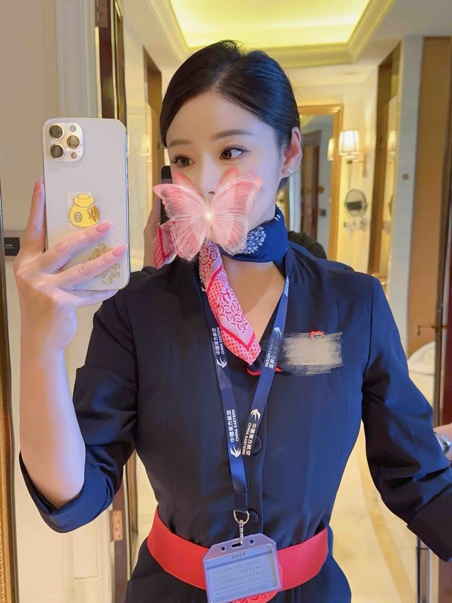 990935801's tweet photo. 看似每天妆容精致，其实也不过是个普通小女人……
要是有人多关心两句，说不定我就会扑进怀���变成小猫咪了~ https://t.co/qyIuox7e0k