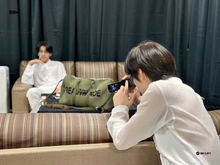 FOLDER235's tweet photo. Lahhh, ternyata ini jake sama sunghoon???? 😭😭😭 Selama ini aku ngiranya jake sama jungwon,, maafff udah jd sungjakeist yang gagal,,, 😓😓😔😭😭😭 https://t.co/xWGTbY6jRO