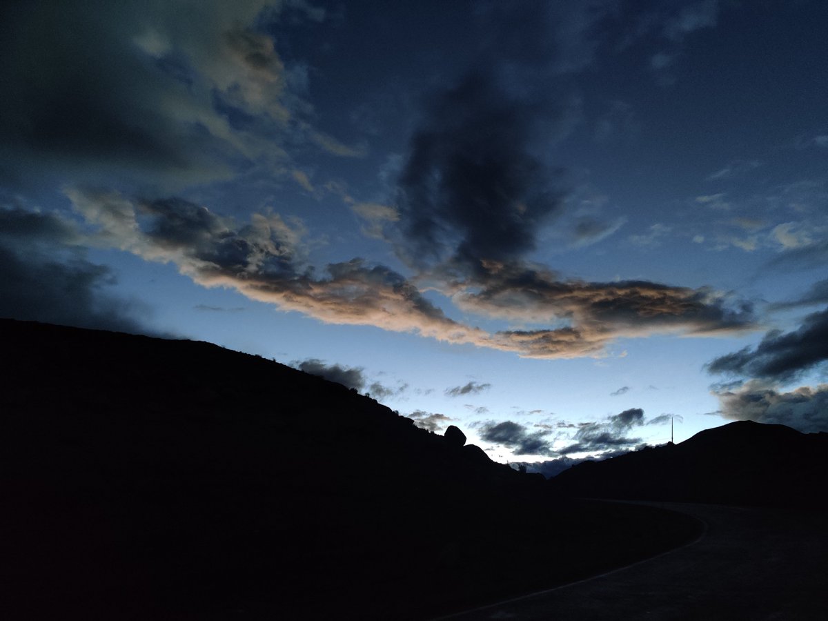 samwham6's tweet photo. Dusk...
That's her...
When the ever impactful light hides behind the darkness...
Mystery and magic unexplained!
#ladakh #himalayas #dusk #sunset #lastlight #August https://t.co/47WsiO3hVL
