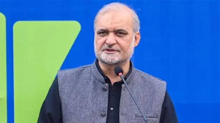 shabirbuneri's tweet photo. حکمران جماعتوں کے علاوہ پورا پاکستان پٹرول کی قیمتوں سے تنگ آکر سجت زندگی گزار رہا ہے ۔ 
حافظ نعیم نے اتوار کو چاروں صوبوں کے گورنر  اور وزیر اعلی ہاوسز کے سامنے پٹرولیم لیوی اور ٹیکسز کے خاتمے تک دھرنوں کا اعلان کردیا ۔ 

#شبیربونیری https://t.co/WbTapkIc4l