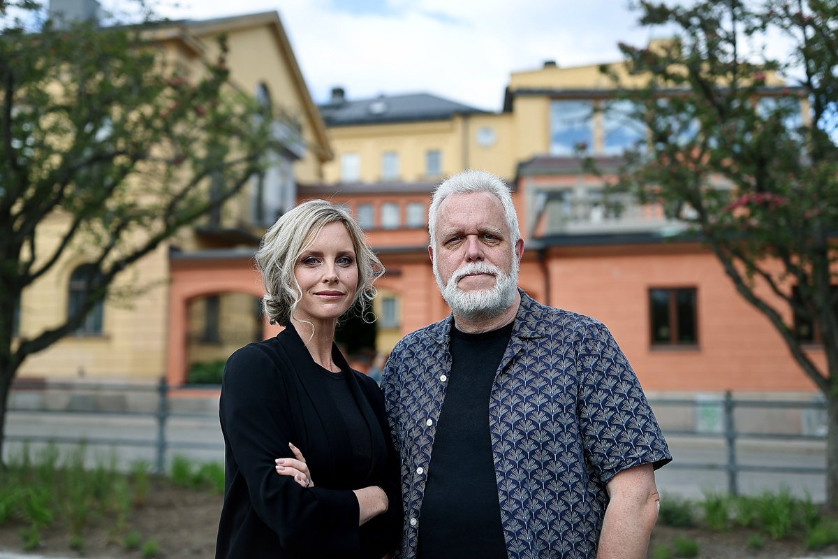KlingsbergsF's tweet photo. Nu är det två Deckarvandring i Emelie Schepps fotspår kvar i år – och deckardrottningen följer själv med vid båda tillfällena. Missa inte chansen att träffa henne! https://t.co/A3nkYRJ8yp https://t.co/scDKN74x3D