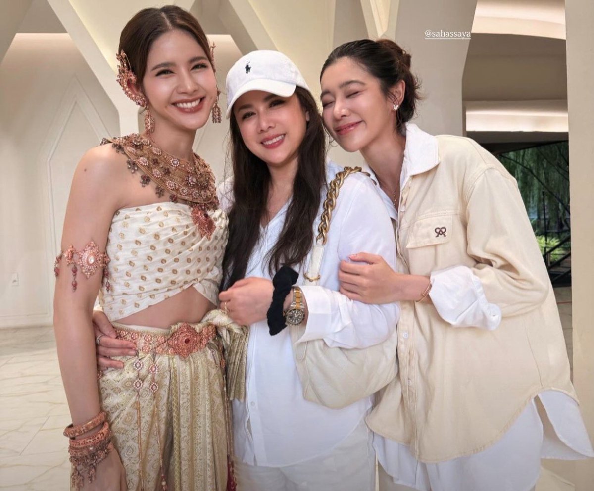 lmsykim_'s tweet photo. whole family has adore clothes 🤍

#LMSY
#ลูกหมีซอนญ่า https://t.co/gCnw68O5Me