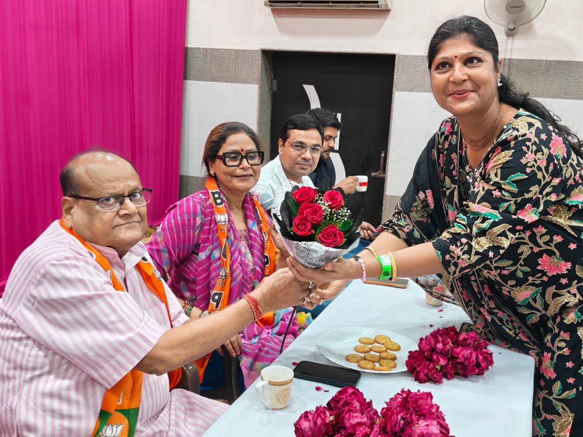 KalicharanSaraf's tweet photo. भारतीय जनता पार्टी द्वारा आगामी 9 अगस्त 2026 रविवार को आयोजित होने वाली विशाल तिरंगा यात्रा की तैयारियों के मध्य नजर आज हमारे ��ालवीयनगर विधानसभा क्षेत्र के सभी प्रमुख कार्यकर्ताओं की मीटिंग भाटिया भवन, राजा पार्क में आयोजित की गई।
इस अवसर पर महिला आयोग की पूर्व चेयरमैन श्रीमती सुमन शर्मा, विधानसभा संयोजक और भाजपा जयपुर शहर उपाध्यक्ष श्री ब्रह्मकुमार सैनी, मंडल अध्यक्ष श्री दीनदयाल सैनी, श्री मोहित मूलचंदानी, श्री हरीश खड़िया, मालवीय नगर विधानसभा क्षेत्र के सभी निवर्तमान पार्षद, पार्षद प्रत्याशी, पूर्व पार्षद, वार्ड संयोजक, बूथ अध्यक्ष एवं प्रमुख कार्यकर्ता उपस्थित रहे।