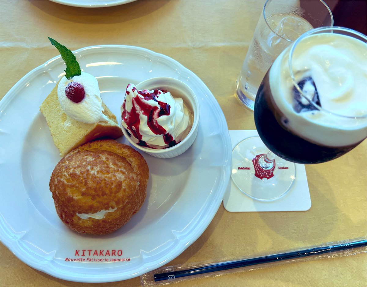 emineconico's tweet photo. 今日は朝イチに遠軽のお寺に参拝後、旭川、深川と寄りながら、札幌まで来ました🚗
金曜の札幌は人が多い
旭川で仙台牛タンをランチに食し、お土産買って、おやつは深川で北菓楼のケーキセット🍰
夜はsuageのスープカレー
締めは締めパフェ
札幌満喫💕 https://t.co/tqqmKs6k4g