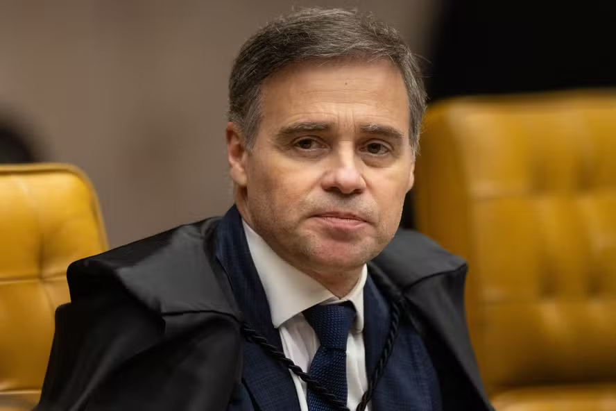 meioindep's tweet photo. 🚨VEJA: "A PF não conseguiu acessar os dados do Sicário, mas a irmã conseguiu! E há ainda mais coisas, há um sistema articulado. Eu não sou cego", dispara Mendonça sobre PF https://t.co/xjPgiO6sRS