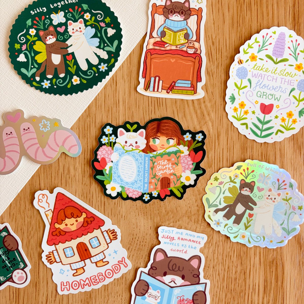 laurelmaeart's tweet photo. The FIRST update of 2026 is now here! There are 50+ new products! 🍎 This is my first update since coming back from my maternity leave so it’s a BIGGG one 🥹 
I’m so happy to be back making cute things!! 🙂‍↔️✨ https://t.co/13b9fveGOi